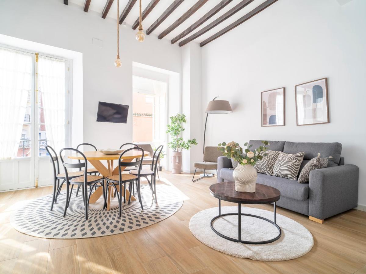 Sanders Lavender - Delightful Two-Bedroom Apartment Downtown 말라가 외부 사진
