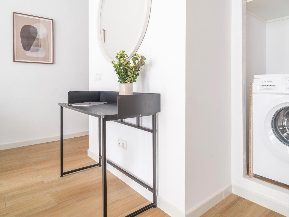Sanders Lavender - Delightful Two-Bedroom Apartment Downtown 말라가 외부 사진